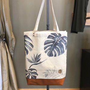 Tropic Tote Bag NWT